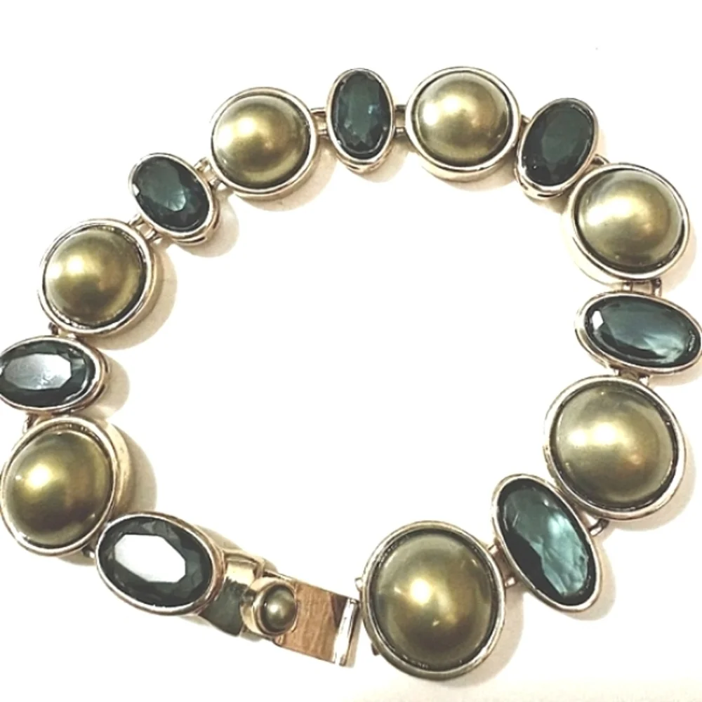 MONET VINTAGE ROUND OLIVE GREEN AND OVAL BLACK GLASS GOLD-TONE 7.5